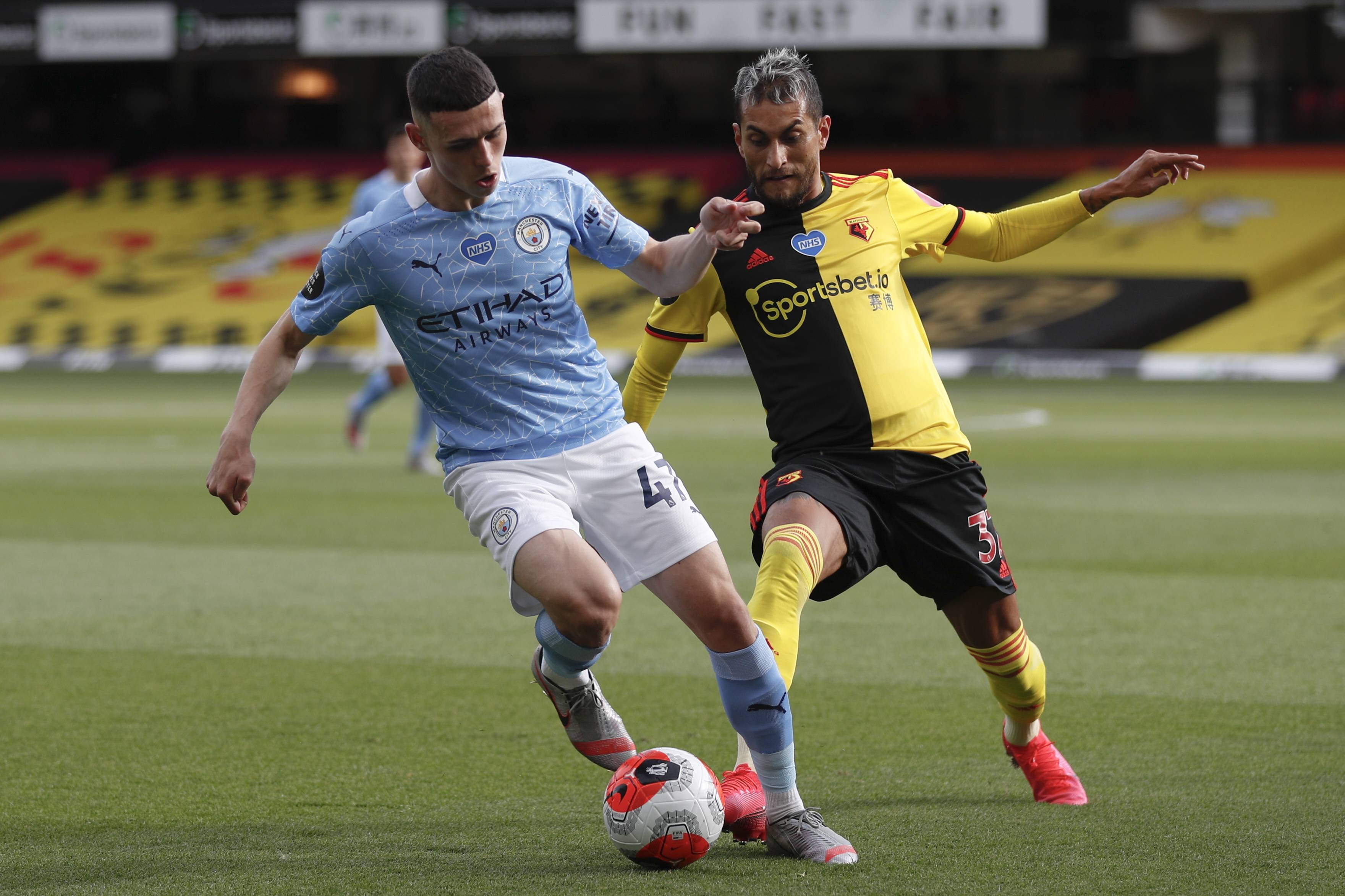 巴萨球迷给 巴萨球迷给